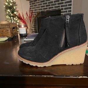 Tom’s Avery Wedge Bootie